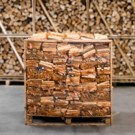 Palette Giant Flames Anzündholz 96 Netzsäcke x 12.5L (1200L) – Bild 4