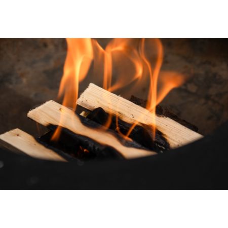 Palette Giant Flames Anzündholz 96 Netzsäcke x 12.5L (1200L) – Bild 6